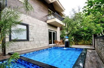 Cottage with pool